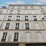 Residence Tour Eiffel By Studio Prestige