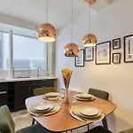 Residence Tour Eiffel By Studio Prestige